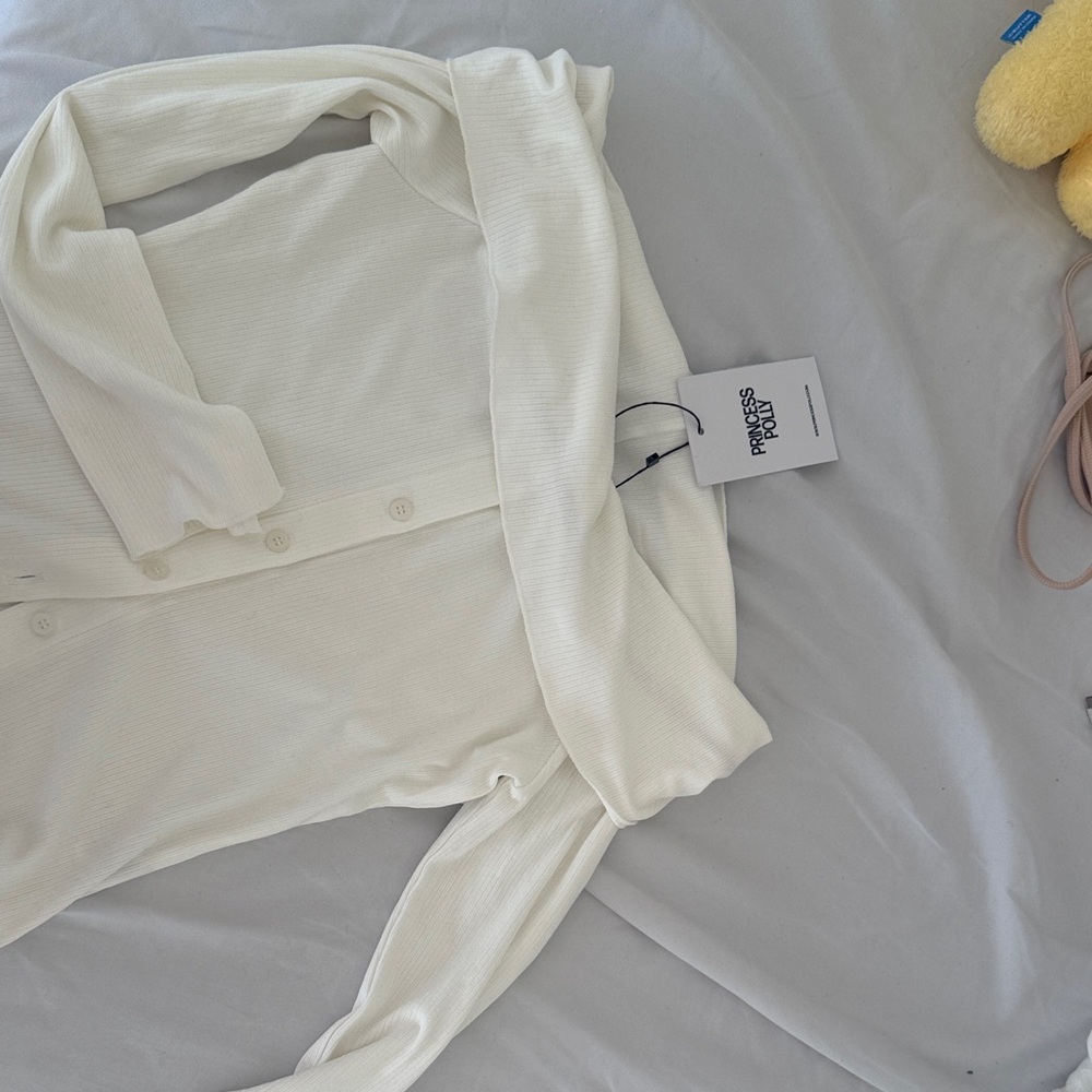 Princess Polly NWT parveen off the shoulder Button-Up